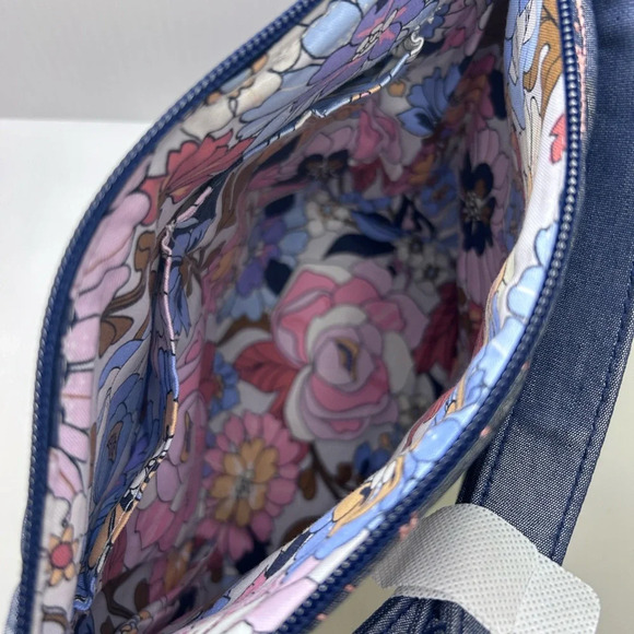 🩷”Vera Bradley”NWT Aloha Blooms Quilt Ultralight Bucket Crossbody Bag💙 - Picture 5 of 11